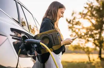 Voiture électrique : combien va vous coûter votre carte grise à partir de mai ?