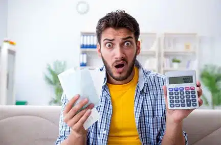 Près d'un Français sur 2 à découvert : comment en est-on arrivé là ?