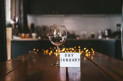 Dry January : réduire sa consommation d'alcool pour prendre soin de soi, et de son portefeuille !