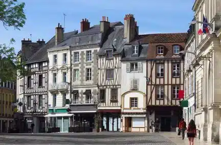 Immobilier : quelles petites villes profitent le plus de l'après-Covid ?