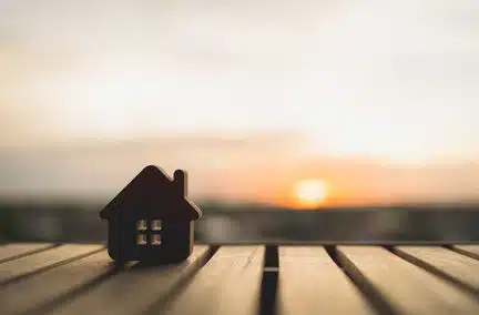 Taux immobiliers en août : ces signes qui font penser à une baisse pour septembre !