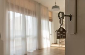 Squatteurs et loyers impayés : la proposition de loi visant à protéger les propriétaires.