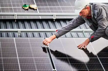 Panneaux solaires : les Français achètent-ils français ?